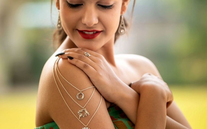 Az ezüst nyaklánc mindig trendi