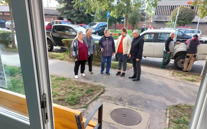 A napi feladatok között lassan megjelenik az ünnepi készülődés