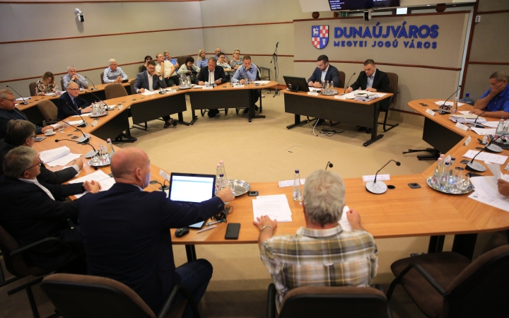 Harmincnál több napirendről dönthet a közgyűlés