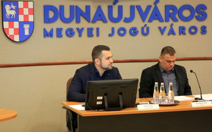 Tíznél több tétel a rendkívüli közgyűlésen