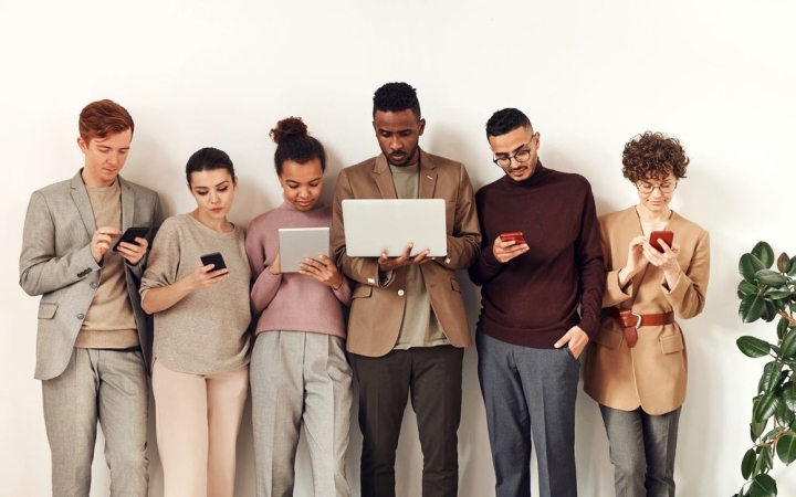 Fél óra alatt 100 százalékos töltöttség: ilyen telefon kell nekem!