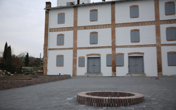 A Kolbásztöltő Fesztivállal nyitja kapuját a felújított Mondbach-kúria