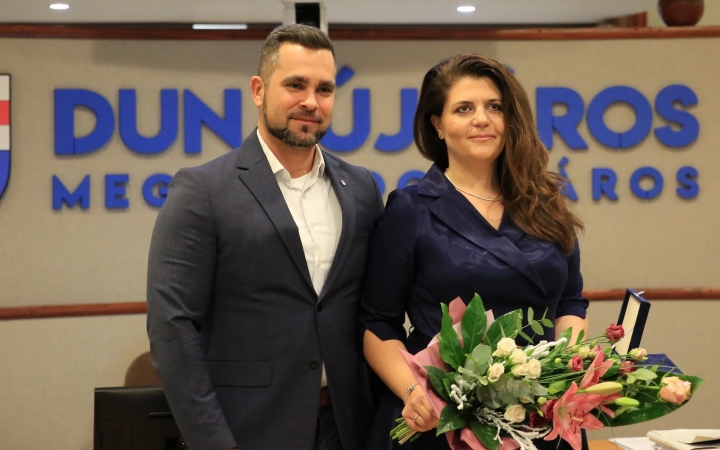 Ideggyógyász főorvosnő érdemelte a "Dunaújváros Egészségügyéért" díjat