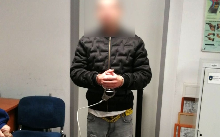 Letartóztatásban a dohányboltot késsel kirabló férfi