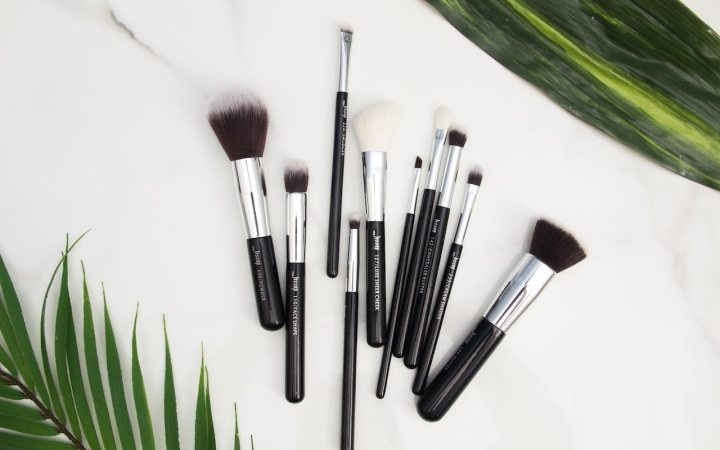 Miért elengedhetetlen sminkeléshez a púderecset?