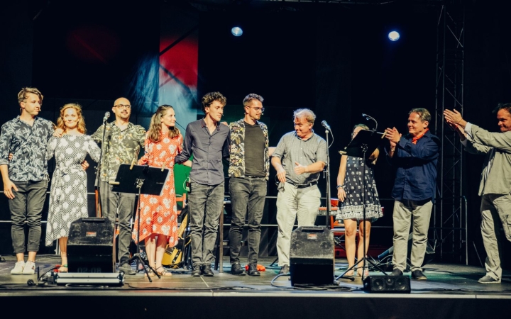 Ünnep zenével és humorral a Bartók Kamaraszínházban 