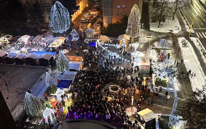 Boldog, szép karácsonyt, Dunaújváros! 