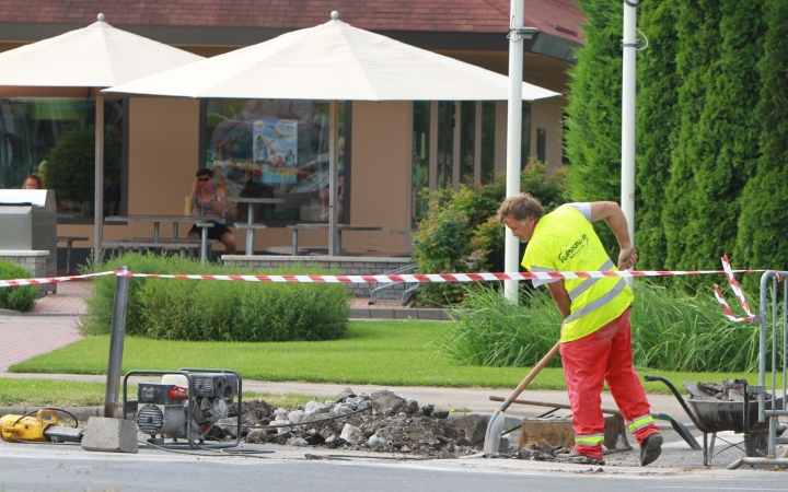 Javítják az úttestet az Aranyvölgyin