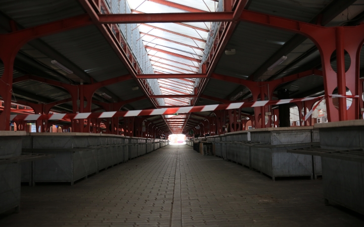 Elkezdődött a piac tetőszerkezetének felújítása, megszüntetik a beázást