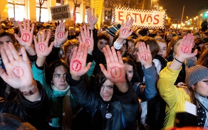 Ellenkonzultáció: célegyenesben a gyűjtés!