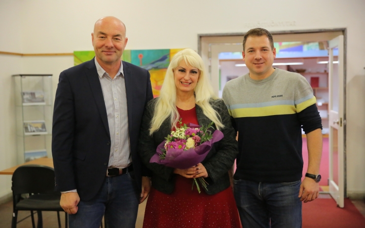 A Pentelei Kéknefelejcs Hagyományőrző Népdalkör öregbíti a város hírnevét