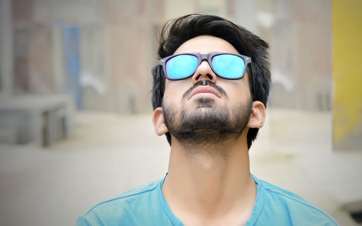 Kiknek ajánlott a hajbeültetés?