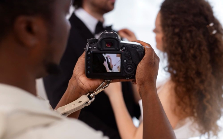 Esküvői fotózási trendek 2024-ben – így lesz valóban egyedi és különleges emlék!