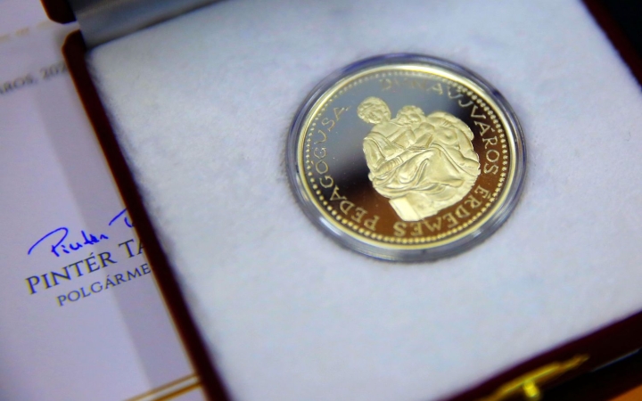 Várják a javaslatokat a pedagógus díjakra