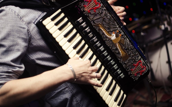 Kisjubileumot ül a Zenélő Cukrászda!