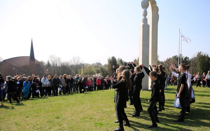 "Kelj, magyar ifjúság, légy te virág magad!" (galériával)