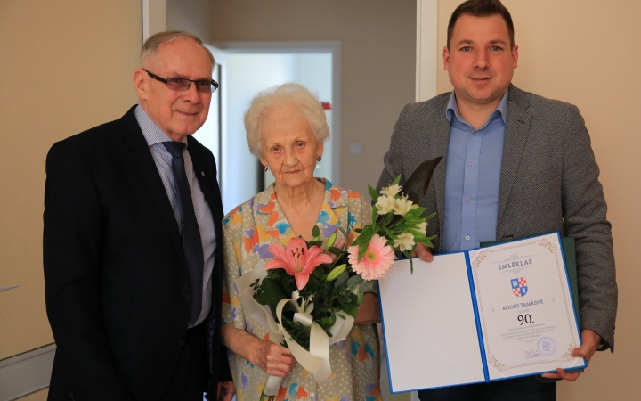 Boldog születésnapot, Rozi néni!