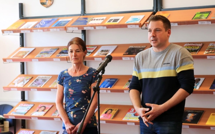 Kétnyelvű költészetünnep a könyvtárban