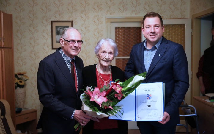 Vidámság a szerető család körében