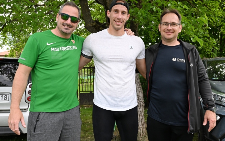 Ezer méteren is az élmezőnyben