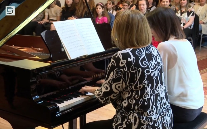 DSTV: zongoristák randevúja