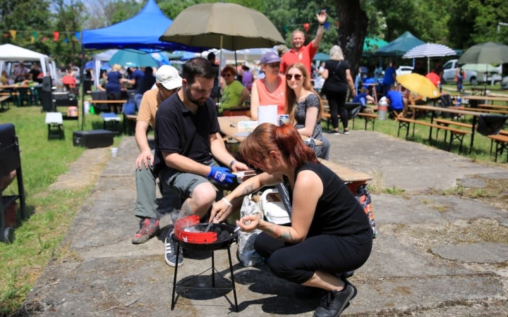 Parázs-Varázs idén is: sülve, főve együtt!