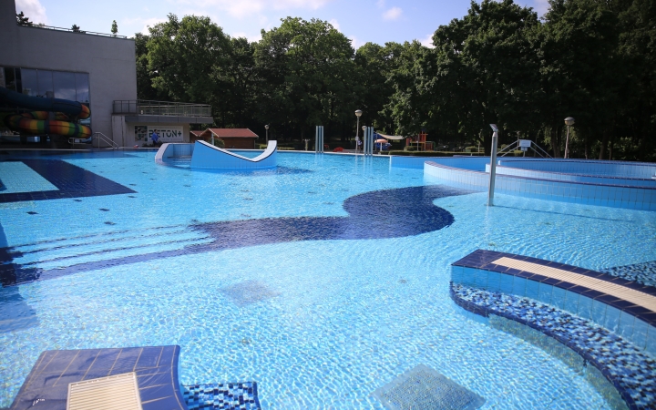 Kinyitott az élményfürdő, változatlan árakkal!