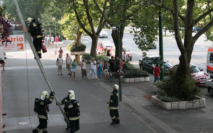Megint odakozmált a vacsora - füst egy Vasmű úti lakásban