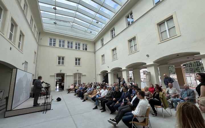 Tető került a múzeum belső udvara fölé