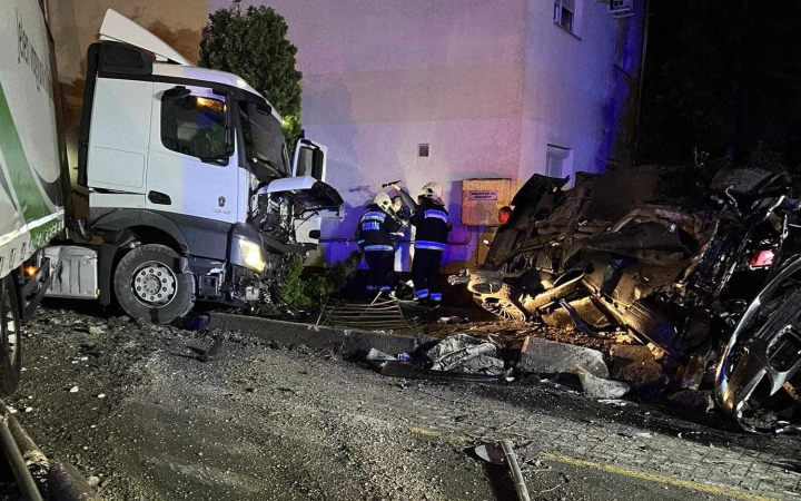 Családi ház kerítésébe csapódtak Nagyvenyimen