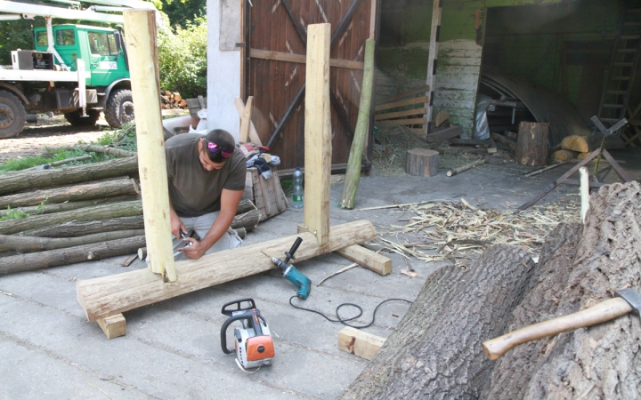 Új piknikező asztalok kerülnek majd ki a Duna-partra