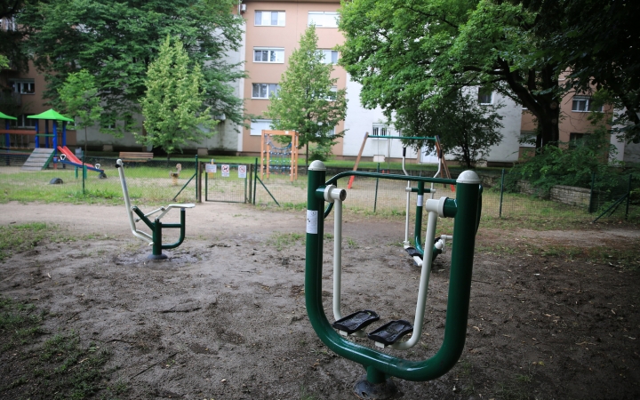 Amíg a gyerek játszóterezik, a szülő is mozoghat