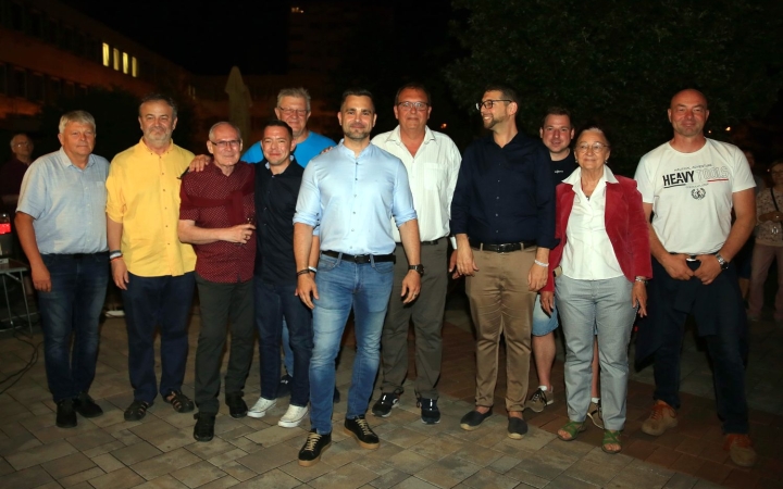 Tarolt a "Rajta, Újváros!" Egyesület az önkormányzati választáson (06. 10. 8.35)