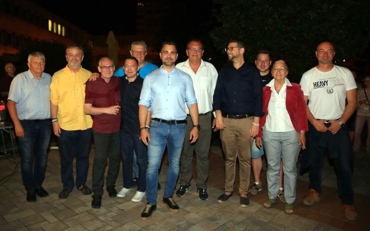 Tarolt a "Rajta, Újváros!" Egyesület az önkormányzati választáson (06. 10. 8.35)