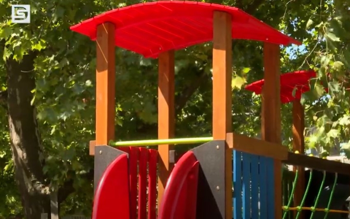 DSTV: épül a játszótér az iskolaudvaron