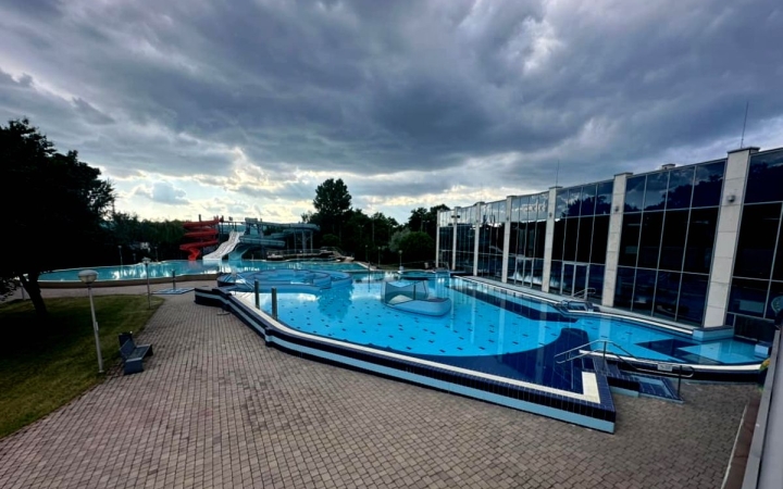 Egy nap alatt két veszélyhelyzet az élményfürdőben