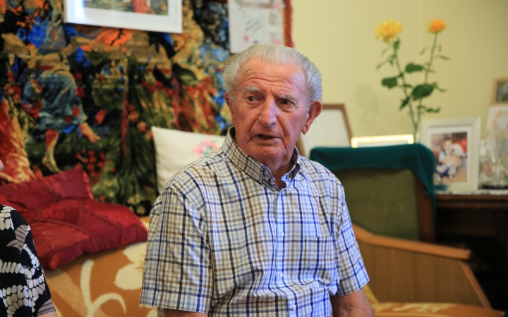 90 évesen is fiatalosan, lendületesen