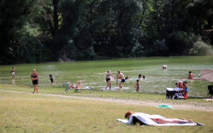 Végre nyithat a szabadstrand – péntektől lehet csobbbanni!