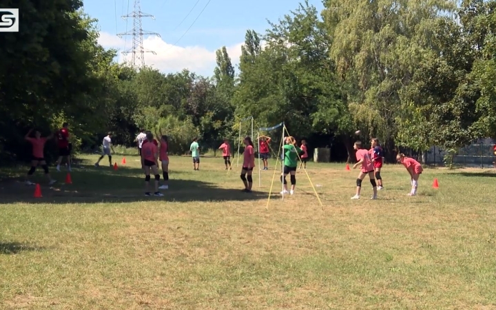 DSTV: táboroznak a röplabdázók