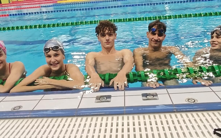 Egyéni csúcsok és döntős helyek