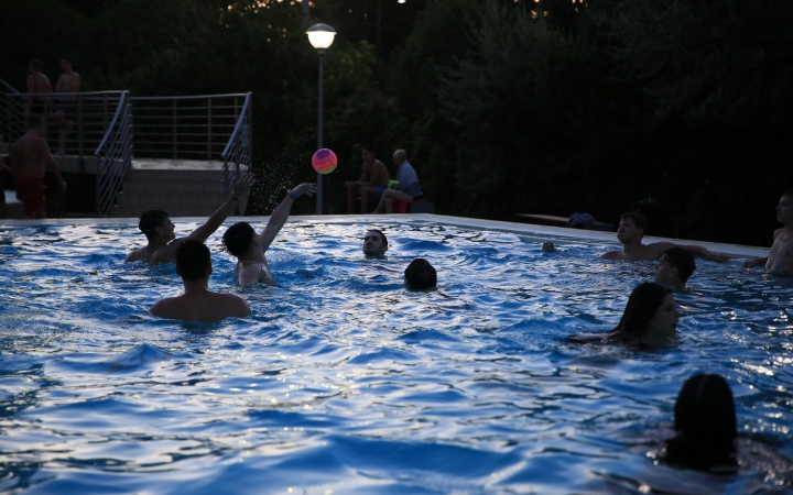 Nagy siker volt a "Holdfényfürdő" – és már tervezik a folyatást! (galériával)