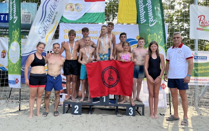 Döntőztek a strandbirkózók