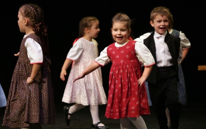 Ovisokat és alsósokat toboroz a Dunaújvárosi Vasas Táncegyüttes 