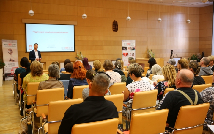 Szakemberek találkoztak: a függőségek kerültek a fókuszba