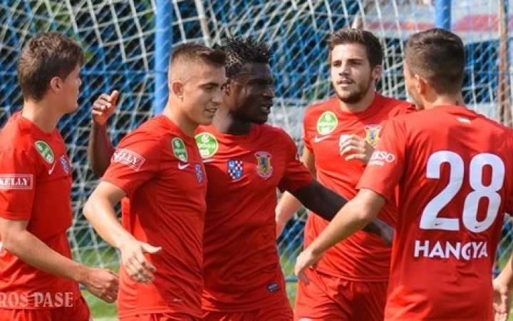 Labdarúgás: másodikként tovább