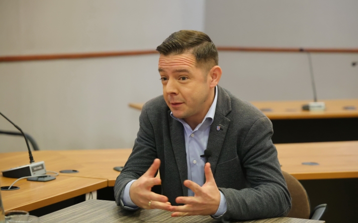 "Egy kőbe vésett törvény van: a város az első"