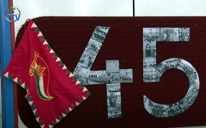 DSTV: dózsás kollégák randevúja az iskolában