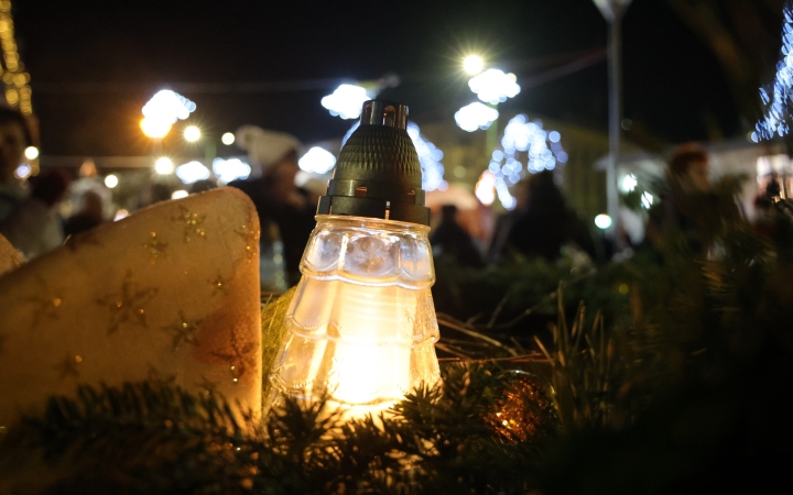 Ég az első adventi gyertya – megnyitotta kapuit az Adventi forgatag (galériával)