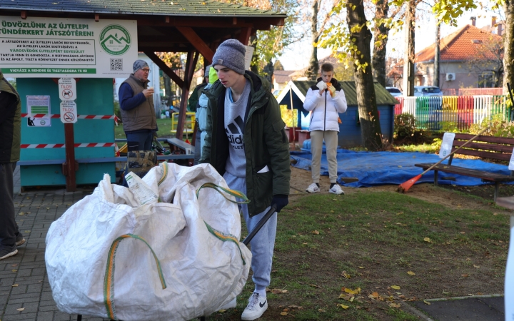 Tündérkertet takarítottak az újtelepiek