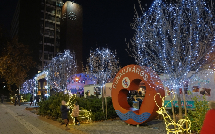 Folytatódik a forgatag, kisvonat is jár az adventi sokadalom idején